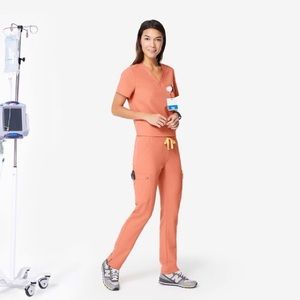 FIGS SET limitd color CORAL sz Sm Yola + Catarina